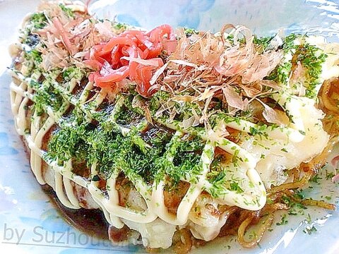 お昼はチーズハム焼きそばのお好み焼き